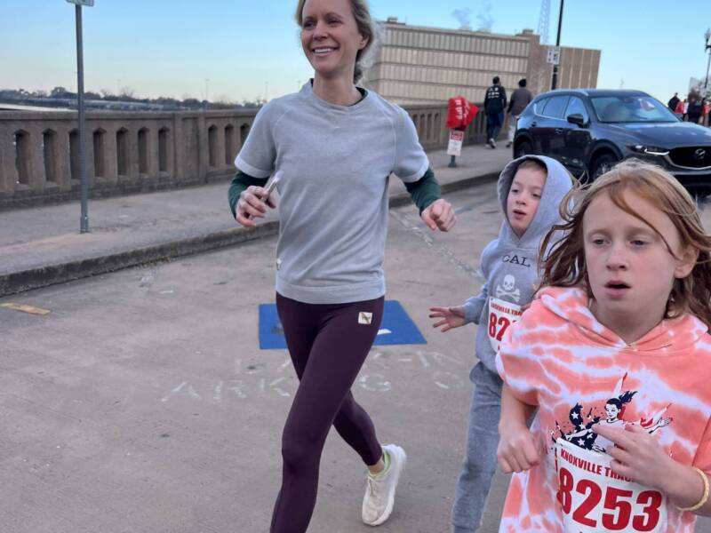 whitney running with kids in turkey trot