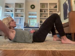 whitney doing an ab crunch