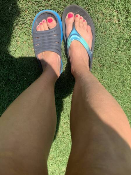 oofos vs. hoka recovery slides